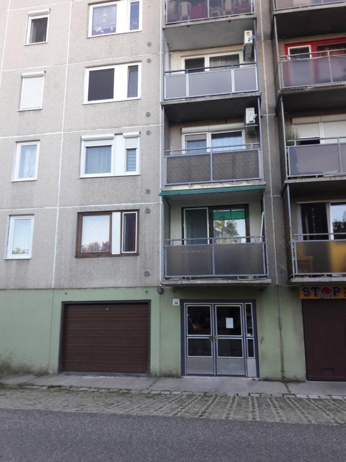 Studio+19 Apartman Kazincbarcika Luaran gambar