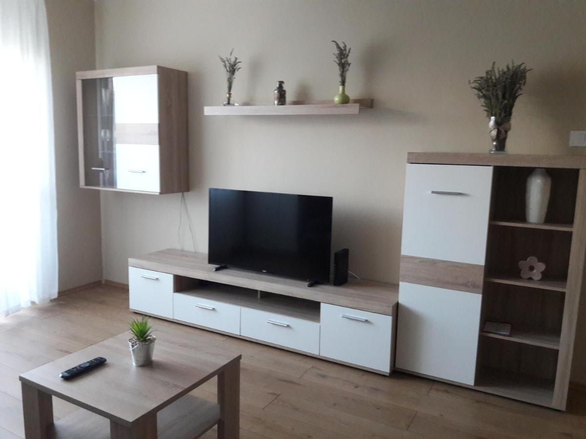 Studio+19 Apartman Kazincbarcika Luaran gambar